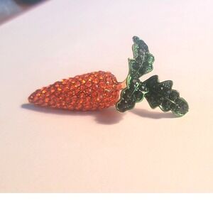 Sparkling Carrot Brooch Rhinestone Gem Green Leaf Pin Women Accessory
